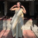 Sherlin Seth Instagram – Vishu’22 Spam 🤍✨
.
PS: Post Sadhya sleepiness is a real thing bdw! 
.
.
📸 @reshmanambiar18 
.
.
.
.
#mallu  #onam #onamcelebration #tamilcinema #tamiltv #tamilactress #telugu #teluguactress #bollywood #bollywoodsongs #sherlinseth #explore #explorepage #viralpost #saree #gold #white #kashmiri