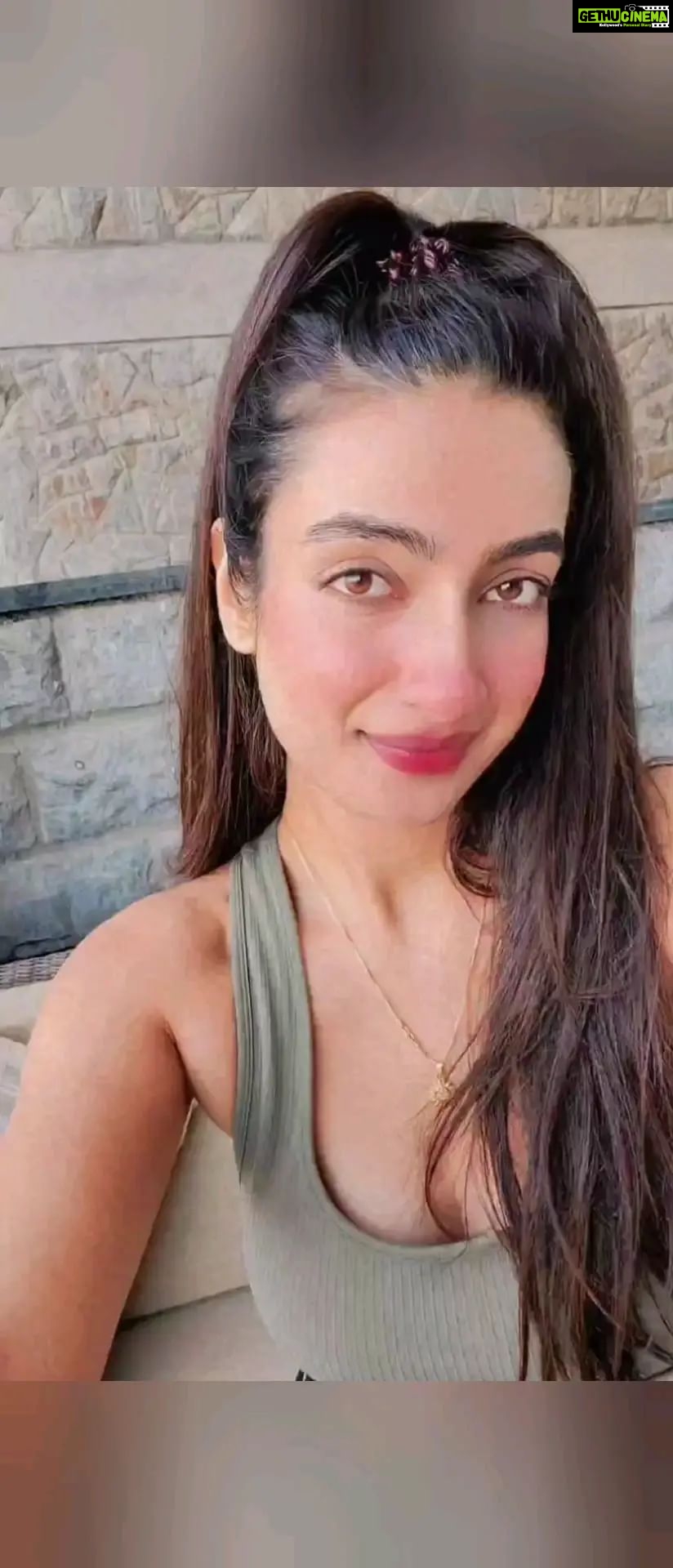Sherlin Seth Instagram - Trekking in the morning, picnic in the wild in the evening and stargazing late in the night in our own blankies on a trekking site(unsupervised). #stufffromthemovies✨ . 🎥 @kratinc 🧡 . . . . #foryoupage #forme #baarat #sherlinseth #viralreels #reelsinstagram #reelitin #reelkarofeelkaro #reelitfeelit #mountainbaby #forrest #trekking #picnic #himachal #tamilactress #tamilcinema #tamiltv #teluguactress #telugu #telugucinema #bollywood #bollywoodmovies