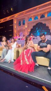 Shilpa Shetty Instagram - Ek slap mein poora map pesh kar diya 🗺 
Humaare ‘Super Soldier’ ne poora #Attack plan kar diya 👨‍🎤

Aap log bhi zaroor dekhiyega, ‘Attack’ apne nazdeekee cinemas mein aaj se!❤️

@thejohnabraham @rakulpreet @jacquelinef143 
.
.
.
.
.
#IndiasGotTalent #IGT #Attack #behindthescenes #funtimes #reelitfeelit #reelkarotefeelkaro #reelkarofeelkaro #friyayvibes
