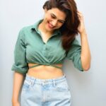 Shraddha Das Instagram - Thursdaying in this cute @freakinsindia top ! Styling : @artbyavnee 📸 @snehzala #thurdayvibes #casualstyle #shraddhadas Mumbai, Maharashtra