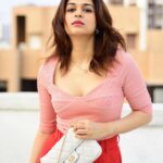 Shraddha Das Instagram - Oh! Oh my eyes!! My eyes!! Yes, just like you my eyes are also stuck on this bag that screams summers. Absolutely in love with this statement piece that is now my favourite everyday bag 🤩 @accessorizeindiaofficial 🌸🛍️. Your everyday bag is now available in super cute colours and good storage, I know we can't resist, so buys yours now🤩 Swipe up : https://accessorizelondon.in/ 📸 @snehzala Styling : @thewandermannequin @artbyavnee HMU : @jyotiiadvani.artistry #accessorizeindia #fashionaccessories #jewellery #handbags Mumbai, Maharashtra