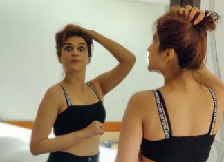Shraddha Das Instagram - Happy start to the weekend everyone😂🤓 #weekendmood #favsong❤️