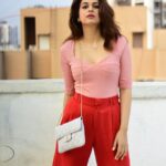 Shraddha Das Instagram - Oh! Oh my eyes!! My eyes!! Yes, just like you my eyes are also stuck on this bag that screams summers. Absolutely in love with this statement piece that is now my favourite everyday bag 🤩 @accessorizeindiaofficial 🌸🛍️. Your everyday bag is now available in super cute colours and good storage, I know we can't resist, so buys yours now🤩 Swipe up : https://accessorizelondon.in/ 📸 @snehzala Styling : @thewandermannequin @artbyavnee HMU : @jyotiiadvani.artistry #accessorizeindia #fashionaccessories #jewellery #handbags Mumbai, Maharashtra