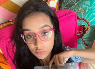 Shraddha Kapoor Instagram - A good book and my cozy nook 📖🏡 Apni favourite kitaab batao? 💜