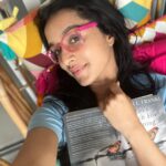Shraddha Kapoor Instagram – A good book and my cozy nook 📖🏡
Apni favourite kitaab batao? 💜