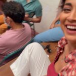 Shriya Saran Instagram – Kya yaar !!!! Music school shoot with @singer_shaan I laughed so much today …. Thank you !!!! 

P.s director almost got super annoyed with us !!! Almost 😅 

I had an amazing dinner today @yaminifilms