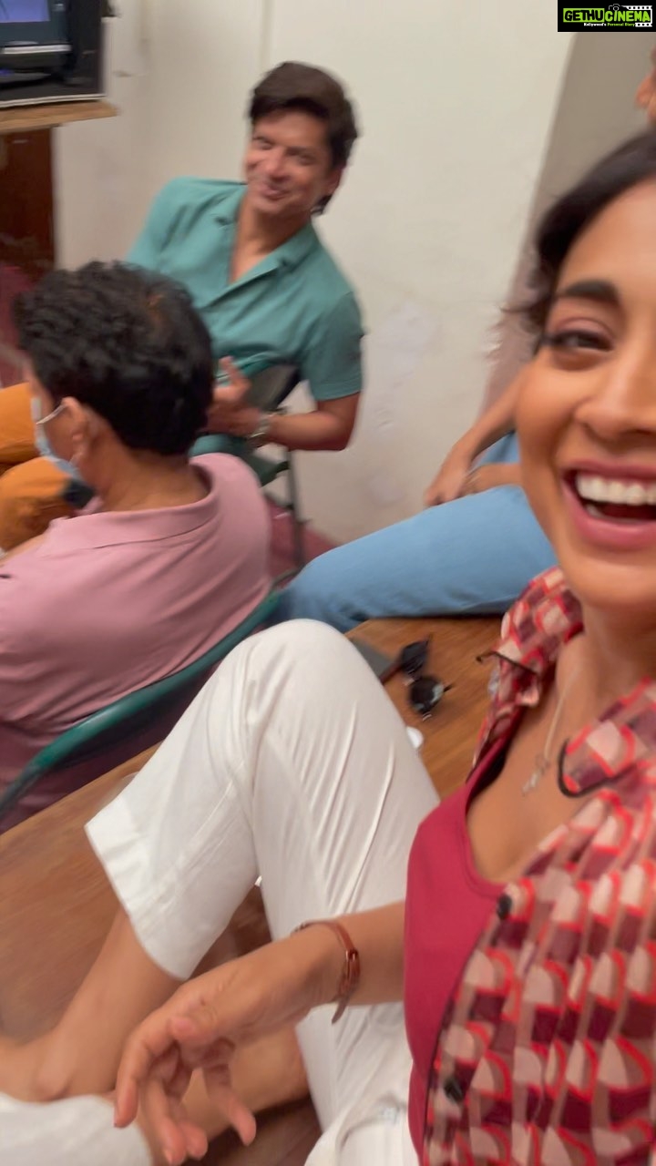 Shriya Saran Instagram - Kya yaar !!!! Music school shoot with @singer_shaan I laughed so much today β¦. Thank you !!!! P.s director almost got super annoyed with us !!! Almost π
I had an amazing dinner today @yaminifilms