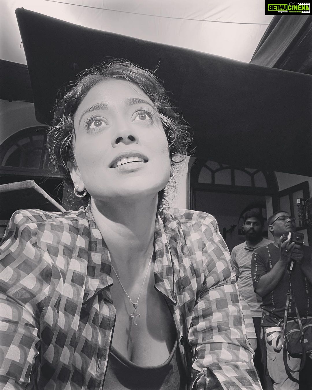 Shriya Saran Instagram - @deohanskiran thank you for the way you light us our world …. Literally Bestest camera man ever
