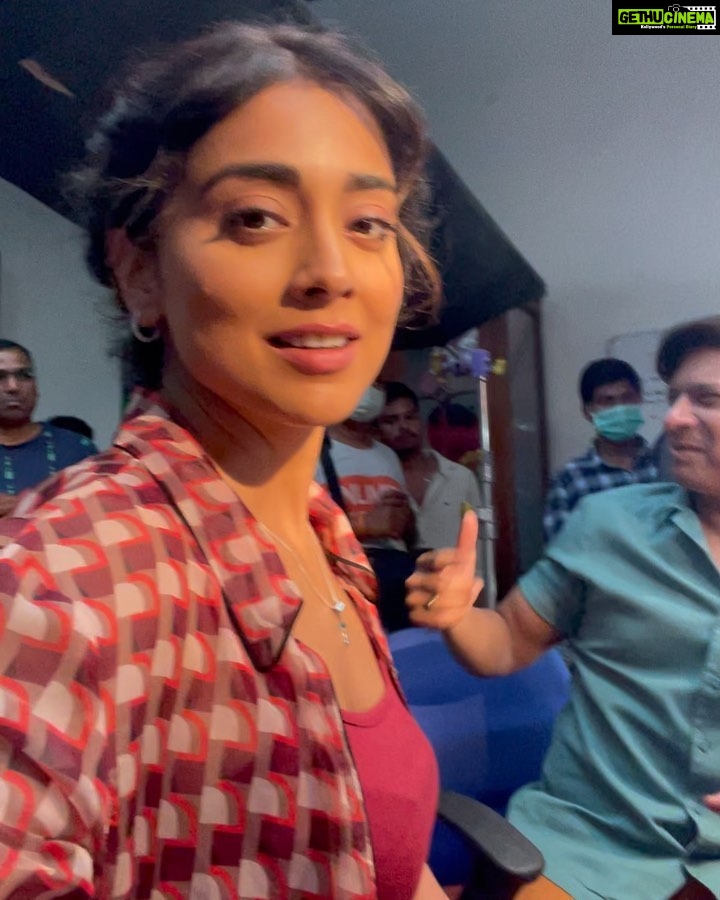 Shriya Saran Instagram - @deohanskiran thank you for the way you light us our world …. Literally Bestest camera man ever