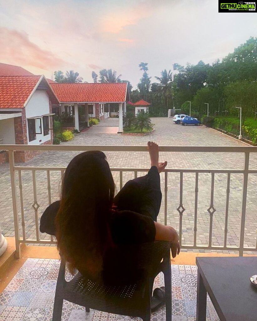 Shruti Sodhi Instagram - Putting my feet up after a few days of hard work and listening to the pin drop silence..so therapeutic ❤️ #shrutisodhi #chikmangalur #post #packup #silence #of #nature