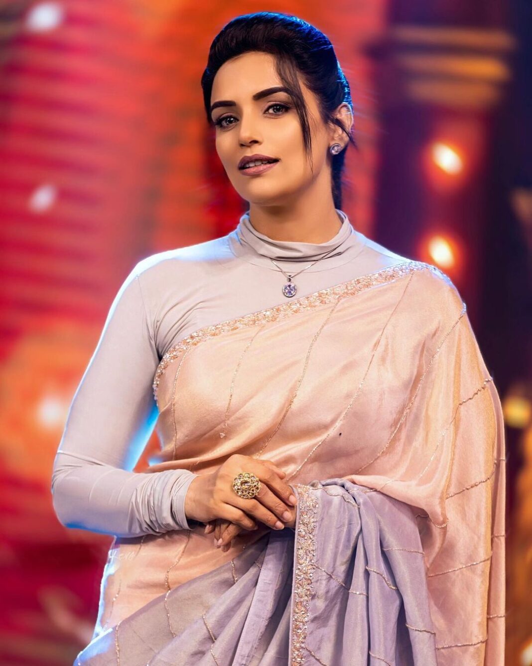 Shweta Menon Instagram - #shwethamenon @shwetha_menon Costume 💃 @fatiz_official @noushifatiz MUA lipstick 💄 @abilashchickumakeupartist Stylist @jessymj44 Jewellery @planetjewel Camera @perfect_makers Trivandrum, India