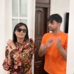 Shweta Tiwari Instagram - This is how you make your stylist dance on your tunes! @sohail__mughal___