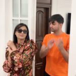 Shweta Tiwari Instagram – This is how you make your stylist dance on your tunes! @sohail__mughal___