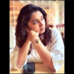 Sija Rose Instagram - This Festive week gave me a food baby , loads of good wishes 🤗, pocket full of kaineetam ✨ some good time with friends 🧿and wrapping it with some Easter goodies. . Festive wishes to you all ✨💕 . #bigsmile #weekoffestivities #whiteforever #💕 #watch #goldwatch #fasttrack