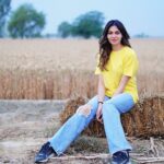 Simran Kaur Mundi Instagram - Its a beautiful day 💛🌾