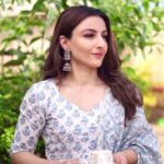 Soha Ali Khan Instagram - #Ad Cherishing moments of leisure has always been delightful. I immerse myself in the moment and embrace my own company. Some special occasions deserve something special. This Eid, explore three variants of the incredible "Taj Mahal Tea assorted box", which comes in flavours like Mumbai Mint, Jaipuri Masala and Kashmiri Saffron. Let your Eid be khaas with this Tohfa-e-Khaas! Available on Amazon too! #ad #TajMahalTea #WahTaj#TohfaEKhaas #Festive #FestiveGifts #eidgifts #Tea #eid