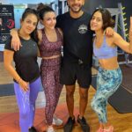 Soha Ali Khan Instagram - Intensely fun workout with the good and crazy folk at @thetribeindia @robin_behl14 @anushkanandani @karansawhney11 - we even got @anyasinghofficial to focus for a minute !!