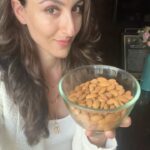 Soha Ali Khan Instagram - When it comes to skincare, I keep it simple. Follow these tips from eating a handful of almonds daily to drinking warm water first thing in the morning! This is all your skin needs! Trust me #StayBeautifulWithAlmonds #healthyskin #almonds #paidpartnership #collab #skincare