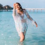 Sonakshi Sinha Instagram – Mermaid spotting 🧜🏼‍♀️ 

My love affair with Maldives just getting stronger with each trip and even more this time because of the most amazing stay at @vakkarumaldives curated by @travelnlivingin ❤️

Thanks @yashlightroom for these stunning pictures! Vakkaru Maldives
