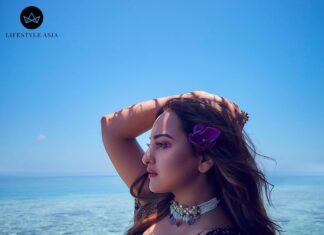 Sonakshi Sinha Instagram - At home in Maldives 💙 For @lifestyleasiaindia Editor-in-Chief: Rahul Gangwani (@rahulgangs_) Photographer: Ajay Kadam (@kadamajay) Video production: Vishwaraj Lokhande (@vishu_lokhande18), Viraj Joshi (@virajjoshiii) Stylist & Creative Director: Mohit Rai (@mohitrai) Hair: Madhuri Nakhale (@themadhurinakhale) Make-up: Savleen Manchanda (@savleenmanchanda) Location: Grand Park Kodhipparu, Maldives (@grandparkkodhipparu) Airline Partner: Go First Airways (@gofirstairways) Artist Media Consultant Agency: Universal Communications (@universal_communications) PR and Marketing agency: Iris Reps India Pvt Ltd (@irisreps) wearing outfits from Kalki Fashion (@kalkifashion) and jewellery from RK Jewellers (@rkjewellers_southex2) #TravelWithLSA