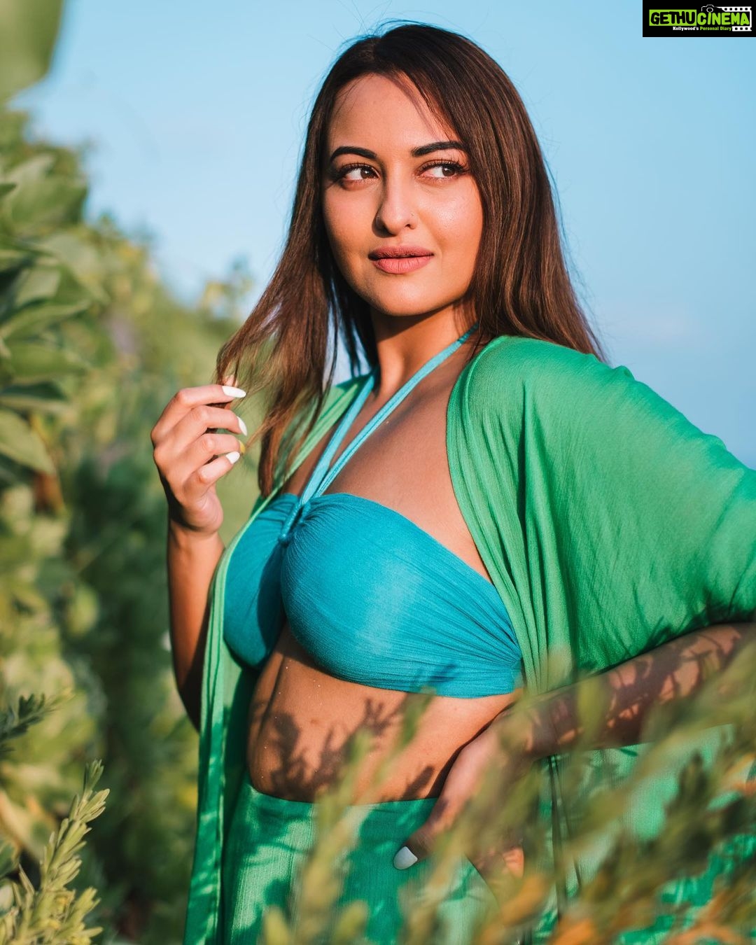 Actress Sonakshi Sinha Top 100 Instagram Photos and Posts - Gethu Cinema