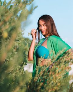 Sonakshi Sinha Instagram - Where theres blue… theres green 🌎 

Fun impromptu shoot with @yashlightroom at the lovely @vakkarumaldives… an amazing experience put together by @travelnlivingin 💚 

#vakkarumaldives #experiencesbytravelnliving