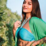 Sonakshi Sinha Instagram - Where theres blue… theres green 🌎 Fun impromptu shoot with @yashlightroom at the lovely @vakkarumaldives… an amazing experience put together by @travelnlivingin 💚 #vakkarumaldives #experiencesbytravelnliving Vakkaru Maldives