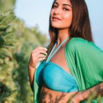 Sonakshi Sinha Instagram – Where theres blue… theres green 🌎 

Fun impromptu shoot with @yashlightroom at the lovely @vakkarumaldives… an amazing experience put together by @travelnlivingin 💚 

#vakkarumaldives #experiencesbytravelnliving Vakkaru Maldives