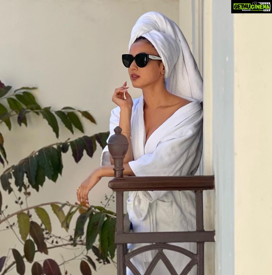 Sonal Chauhan Instagram - Sunday How it should be ….. ✨🧖♀️ . . . . . . . . . . . . . . . . . . . . . . . . . . . . . . . . . . . . . . #love #sunday #vibes #sonalchauhan #white #black #magic #selflove #miracle