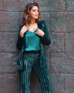 Sonali Bendre Instagram - All in all, we’re just another brick in the wall!