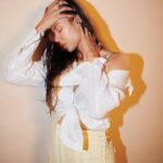 Sonam Bajwa Instagram - '𝓡𝓮𝓪𝓵𝓵𝔂 𝓪𝓷𝓭 𝓽𝓻𝓾𝓵𝔂 𝓭𝓸𝓷𝓽 𝓵𝓮𝓽 𝓽𝓱𝓮𝓶 𝓼𝓮𝓮 𝔂𝓸𝓾 𝓼𝔀𝓮𝓪𝓽' 📸 @aviraj Hair @daksh_hairguru Makeup @elishab_mua Styled by me 🤍