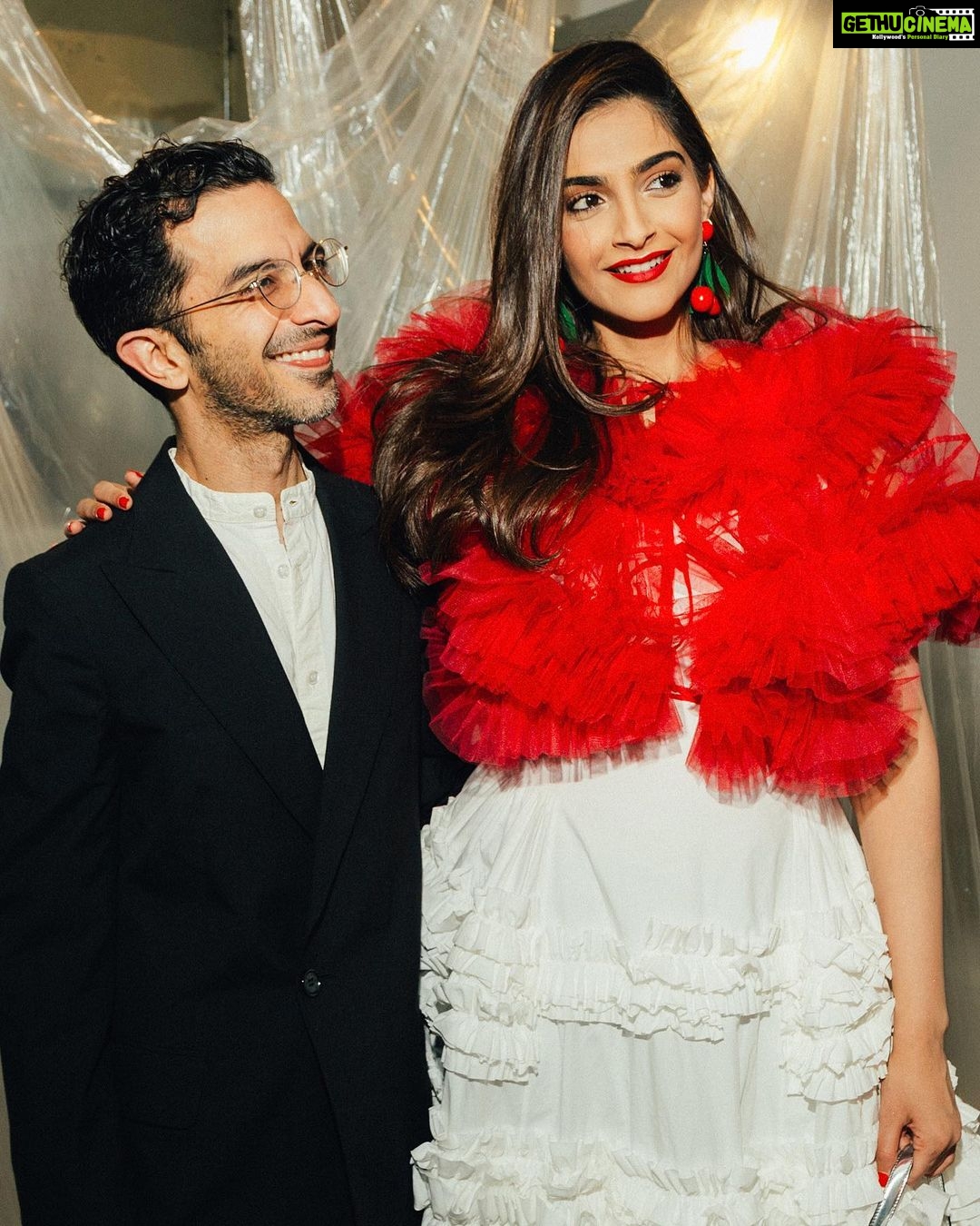 Sonam Kapoor Instagram - Happy happy birthday to the smartest, kindest and most handsome @imranamed . I’m lucky enough to call you one of my best friends and also my brother. Love you so much. And I’m so sorry I’m missing your birthday. 🤗 🤗 ❤️❤️