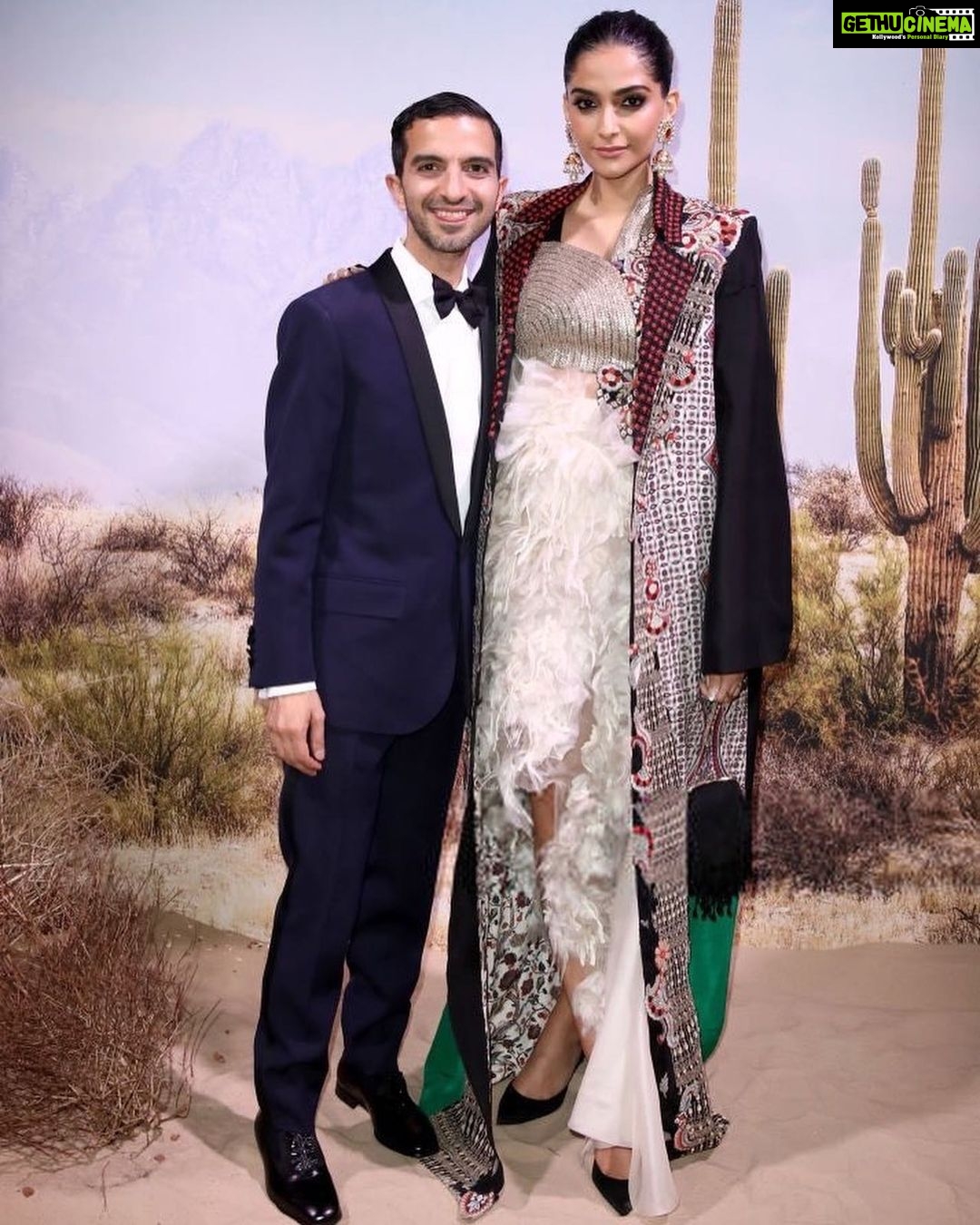Sonam Kapoor Instagram - Happy happy birthday to the smartest, kindest and most handsome @imranamed . I’m lucky enough to call you one of my best friends and also my brother. Love you so much. And I’m so sorry I’m missing your birthday. 🤗 🤗 ❤️❤️