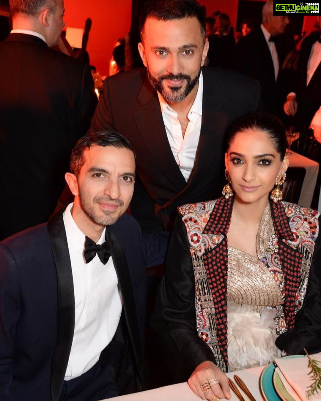 Sonam Kapoor Instagram - Happy happy birthday to the smartest, kindest and most handsome @imranamed . I’m lucky enough to call you one of my best friends and also my brother. Love you so much. And I’m so sorry I’m missing your birthday. 🤗 🤗 ❤️❤️