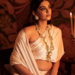 Sonam Kapoor Instagram - Last night for my @abujani1 birthday evening. In @abujanisandeepkhosla and @kapoor.sunita 💎 styled by my baby @rheakapoor @abhilashatd Mumbai, Maharashtra