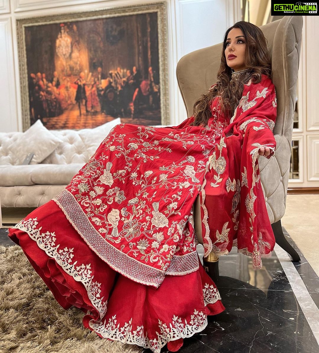 Sonia Mann Instagram - @plumtin_motif ❤️ #soniamann #punjabisuit #punjab Makeup by @makeupbyharpyvirk