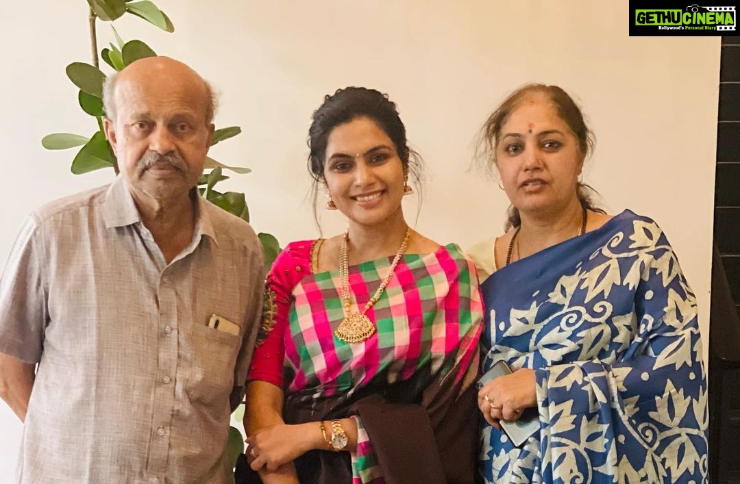 Sonu Gowda Instagram - Sanjeevini- Karnataka State Rural Livelihood Promotion Society, Govt. of Karnataka is conducted a National Level Mela called 'Sanjeevini SARAS' 8th April to 18 th April ,2022 at National Grounds, Basavangudi Bangalore . The 10-days mega event aims to provide a platform to women entrepreneurs belonging to self help groups from different parts of the country to display and sell their products. With over 300+ stalls, this event promises to display the skills, potential and hard work of our women from across Karnataka and different parts of the country. Shop from a wide range of exclusive products including handlooms, handicrafts, artefacts, garments, tribal products, decorative items, metallic products, earthen utensils, paintings, organic food items, spices, processed food products, soft toys, utility items, metal products, terracotta products, wooden products and so much more! please do visit and support the small scale industries.. the ladies were inspiring and the event was an eye opening, as a woman I felt proud and blessed to be part of this event. National College Grounds