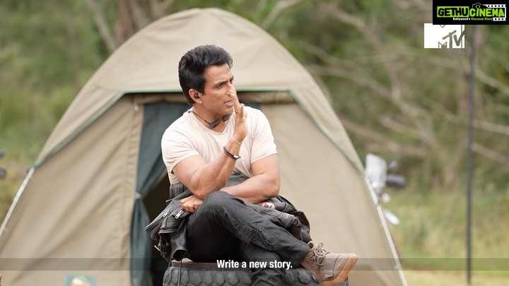 Sonu Sood Instagram - Ready ho jao mere saath Roadies journey in South Africa ke liye. Inn raaston par hum ek anokhi kahani likhenge. It's going to be an experience to remember! So, be sure to catch @infinixindia MTV Roadies Co-powered by @coinswitch_co @pareegirl @leverageedu & @lakmeindia starting 8th April, Fri-Sun at 7PM on @mtvindia @nbaindia @waiwai_noodles @ramsonsperfumes @bigmuscles_nutrition @ragecoffee_ @flyhighinstitutenagpur