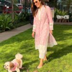 Sophie Choudry Instagram – On Saturday’s we twin😋🐶💕 #prettyinpink #twinning

#summervibes #summerlook #ootd #desigirl #indianoutfit #styleinspo #dogmom #shihtzu #shihtzusofinstagram #happygirlsaretheprettiest #tiachoudry #mamasgirl #cutie #sophiechoudry