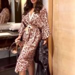 Sophie Choudry Instagram - How I get ready to host Grazia🤩#gma2022 #graziamillennialawards2022 Outfit @gabycharbachy Styling @mohitrai Makeup @makeupbyriddhima Hair @sheetal_f_khan #reels #transformation #host #glam #reelitfeelit #sophiechoudry #aboutlastnight