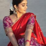 Sreemukhi Instagram - Saregamapa ✨ Ugadi special ❤️ This Sunday on @zeetelugu ✨ Outfit @labelvishwa Styling @hemamanohar1 Earrings @pretty.jewelbox PC @chinthuu_klicks Make up @nookesh.malla Hair @gopi_bridal_makeovers #sreemukhi #ugadispecial #zeetelugu #saregamapa