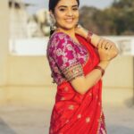 Sreemukhi Instagram - Saregamapa ✨ Ugadi special ❤️ This Sunday on @zeetelugu ✨ Outfit @labelvishwa Styling @hemamanohar1 Earrings @pretty.jewelbox PC @chinthuu_klicks Make up @nookesh.malla Hair @gopi_bridal_makeovers #sreemukhi #ugadispecial #zeetelugu #saregamapa