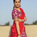 Sreemukhi Instagram - Saregamapa ✨ Ugadi special ❤️ This Sunday on @zeetelugu ✨ Outfit @labelvishwa Styling @hemamanohar1 Earrings @pretty.jewelbox PC @chinthuu_klicks Make up @nookesh.malla Hair @gopi_bridal_makeovers #sreemukhi #ugadispecial #zeetelugu #saregamapa