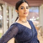 Sreemukhi Instagram - Saregamapa 🖤 Tonight on @zeetelugu ✨ Outfit @indie_vastralay Styling @hemamanohar1 Earrings @bcos_its_silver Neck piece @pretty.jewelbox PC @chinthuu_klicks Make up @nookesh.malla Hair @praneetha_beautymakeover #sreemukhi #saregamapa