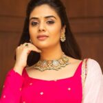 Sreemukhi Instagram - Shubakruthu nama savansthara Ugadi Shubhakankshalu! ❤️ “Full Kicku” on @geminitv at 5pm! ☺️ Celebrations begin! ✨ Outfit @elegance_designerss Styling @hemamanohar1 Jewellery @bcos_its_silver PC @chinthuu_klicks Make up @nookesh.malla Hair @praneetha_beautymakeover #sreemukhi #ugadispecial #fullkicku #geminitv