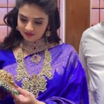 Sreemukhi Instagram – @vegasri_goldanddiamonds goes with LIVE with their latest bridal collection with @sreemukhi Sri Peddamma Temple,Jubilee Hills