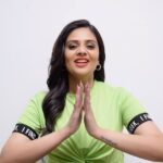 Sreemukhi Instagram - #ContestAlert @meeshoapp is here with Meesho Arrey Waah League where you can get a chance to win amazing prizes in the first challenge. Comment the reason for why is #HyderabadDealBlazers your favourite team. Follow the @meeshoapp Tag 3 friends to participate. So come participate today and make our team win, while you can also get your hands on Match Tickets, Meet & Greet, IPL Official Merchandise and Gift Vouchers. #MeeshoArreyWaah #MeeshoArreyWaahLeague #ArreyWaah #MAWL #Meesho #MeeshoApp #Hyderabad #HyderabadDealBlazers
