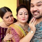 Sreemukhi Instagram - Familia ❤️🧿 At my fav cousins wedding!✨✨ Saree @brandmandir ❤️ Jewellery @pretty.jewelbox #family #love #sreemukhi