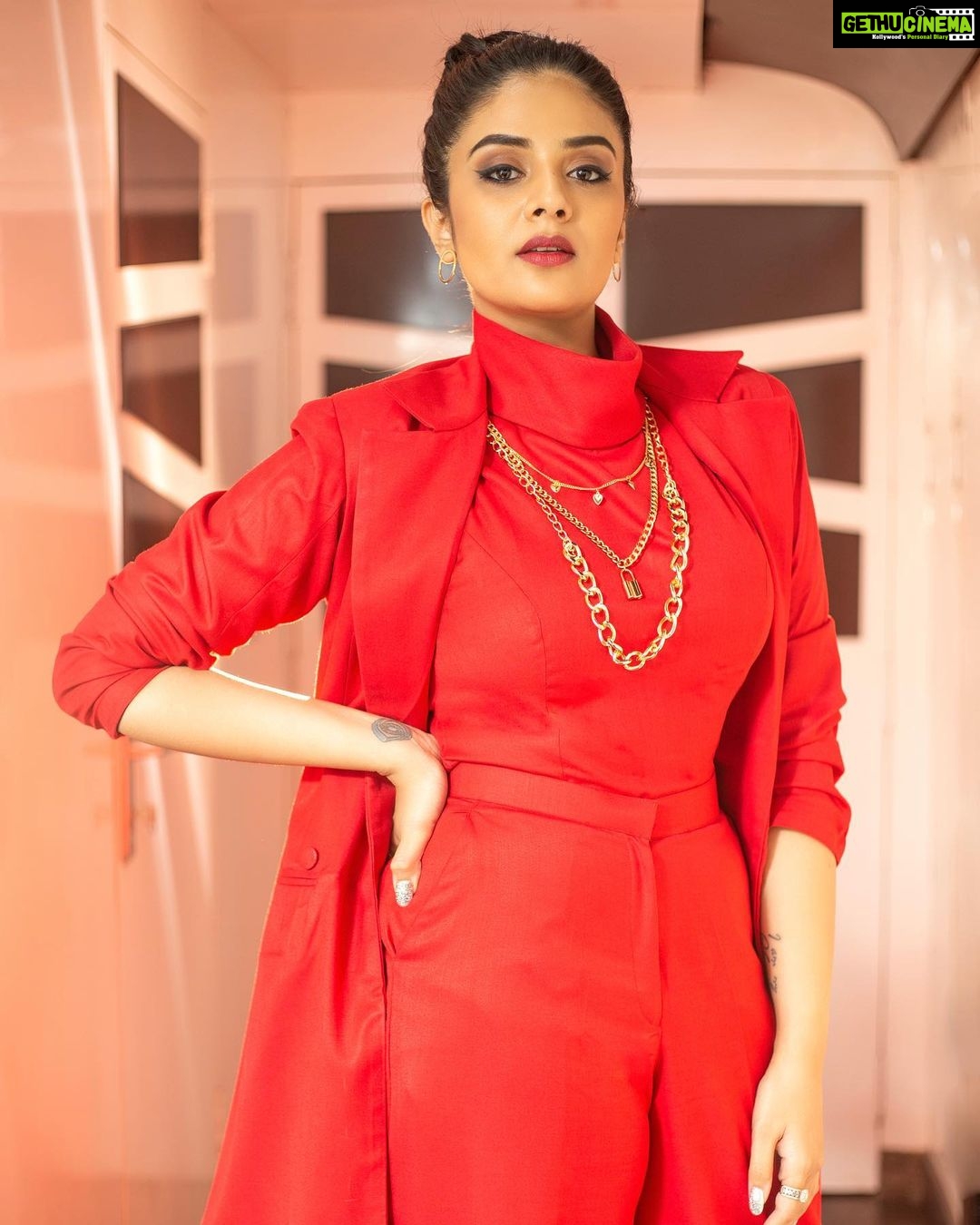 Sreemukhi Instagram - SAREGAMAPA ❤️✨ Styling @hemamanohar1 Outfit @ivana_designers Jewellery @pretty.jewelbox PC @chinthuu_klicks Makeup @nookesh.malla Hair @praneetha_beautymakeover #sreemukhi #saregampa #redlove