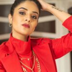 Sreemukhi Instagram - SAREGAMAPA ❤️✨ Styling @hemamanohar1 Outfit @ivana_designers Jewellery @pretty.jewelbox PC @chinthuu_klicks Makeup @nookesh.malla Hair @praneetha_beautymakeover #sreemukhi #saregampa #redlove